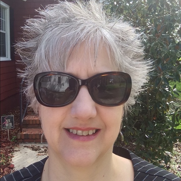 Meet your Posher, Melanie - Picture 1 of 14